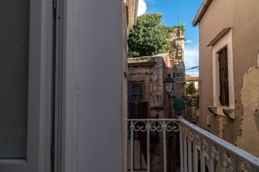 Casa Charm Rosaapartmentsortigia Syracuse Buitenkant foto